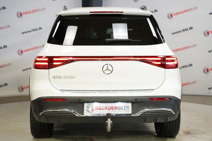 Hvid Mercedes EQB250+ fra 2025