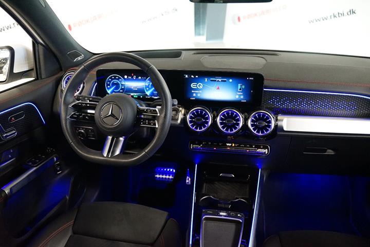Hvid Mercedes EQB250+ fra 2025