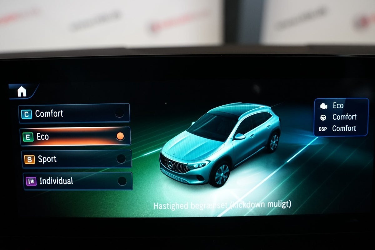 Hvid Mercedes EQB250+ fra 2025