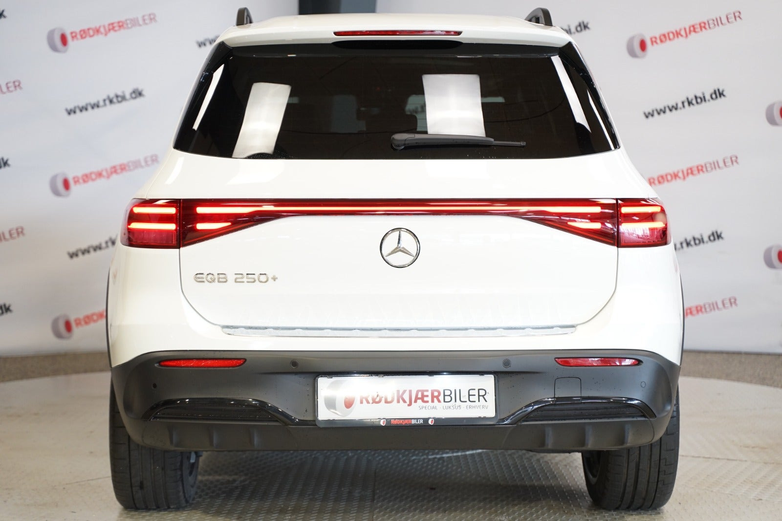 Hvid Mercedes EQB250+ fra 2025