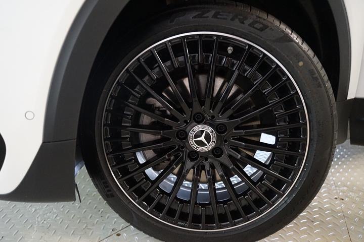 Hvid Mercedes EQB250+ fra 2025