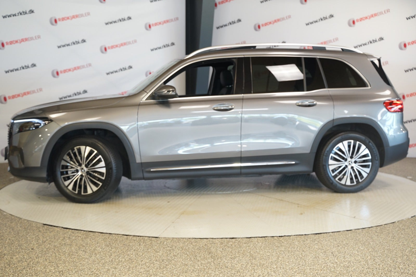 Grå Mercedes EQB250+ fra 2025