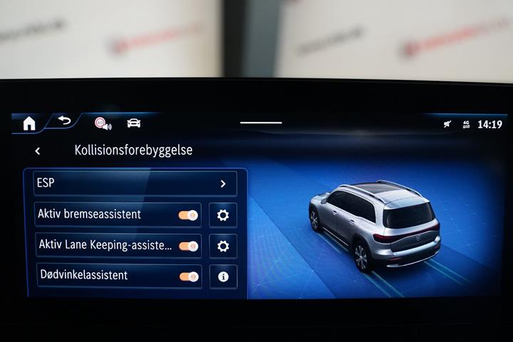 Grå Mercedes EQB250+ fra 2025