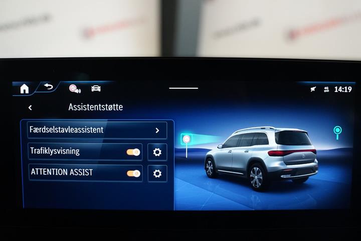 Grå Mercedes EQB250+ fra 2025
