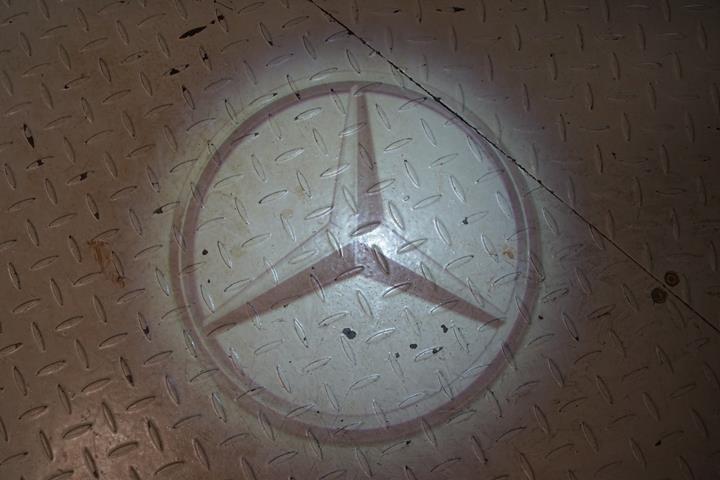 Grå Mercedes EQB250+ fra 2025