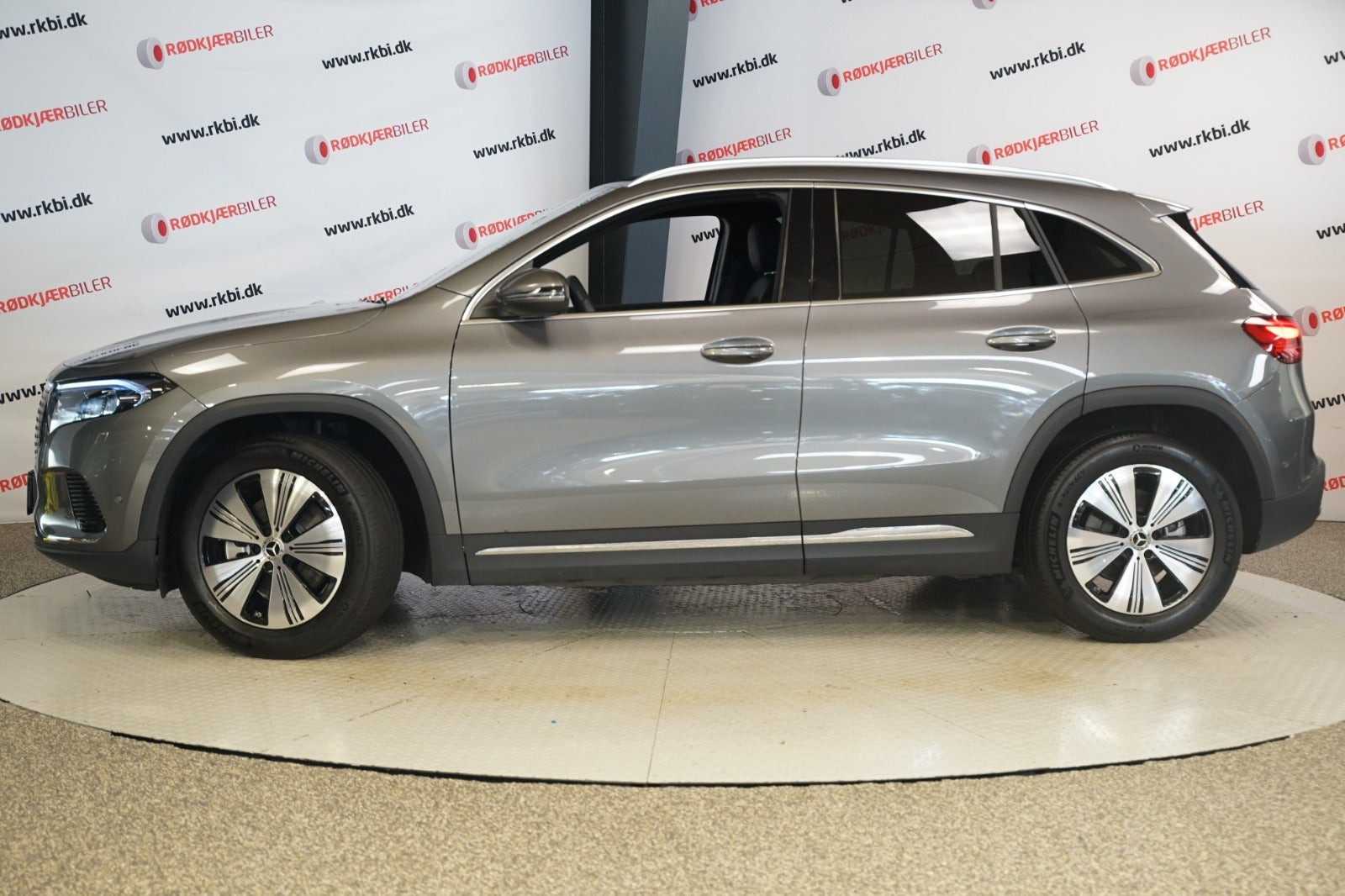 Grå Mercedes EQA250+ fra 2025