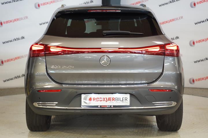 Grå Mercedes EQA250+ fra 2025