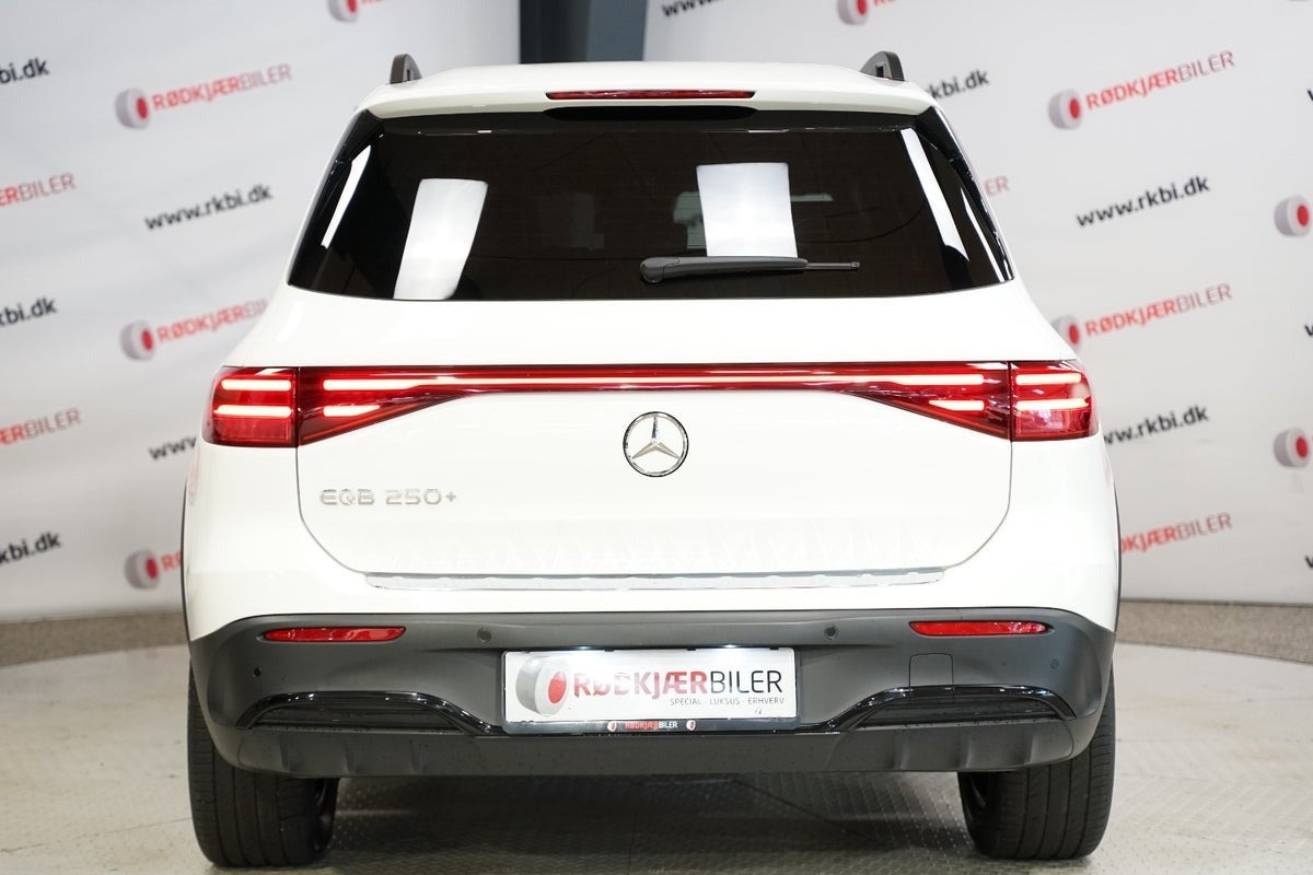 Hvid Mercedes EQB250+ fra 2024