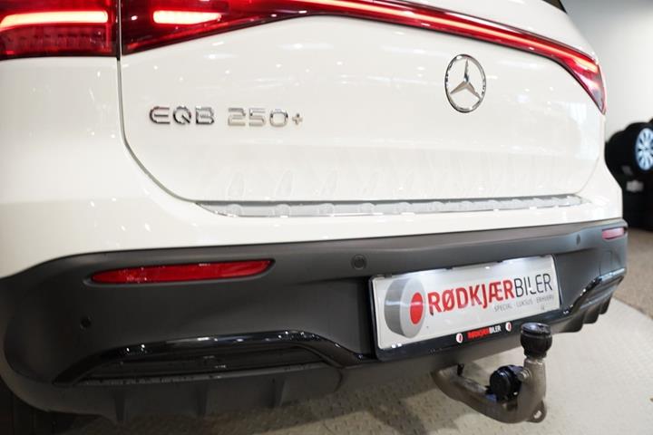 Hvid Mercedes EQB250+ fra 2024