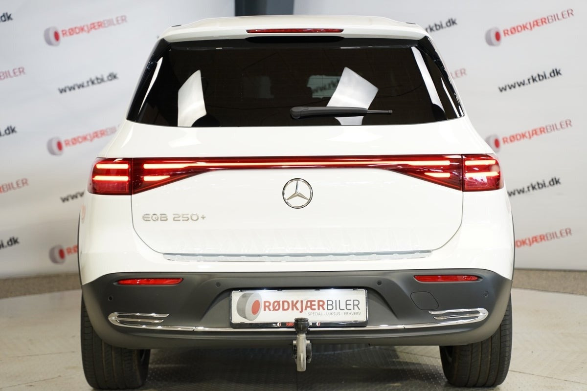 Hvid Mercedes EQB250+ fra 2024
