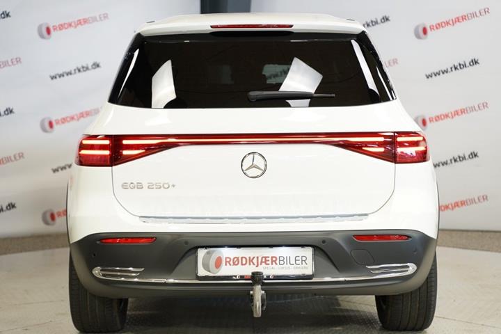 Hvid Mercedes EQB250+ fra 2024
