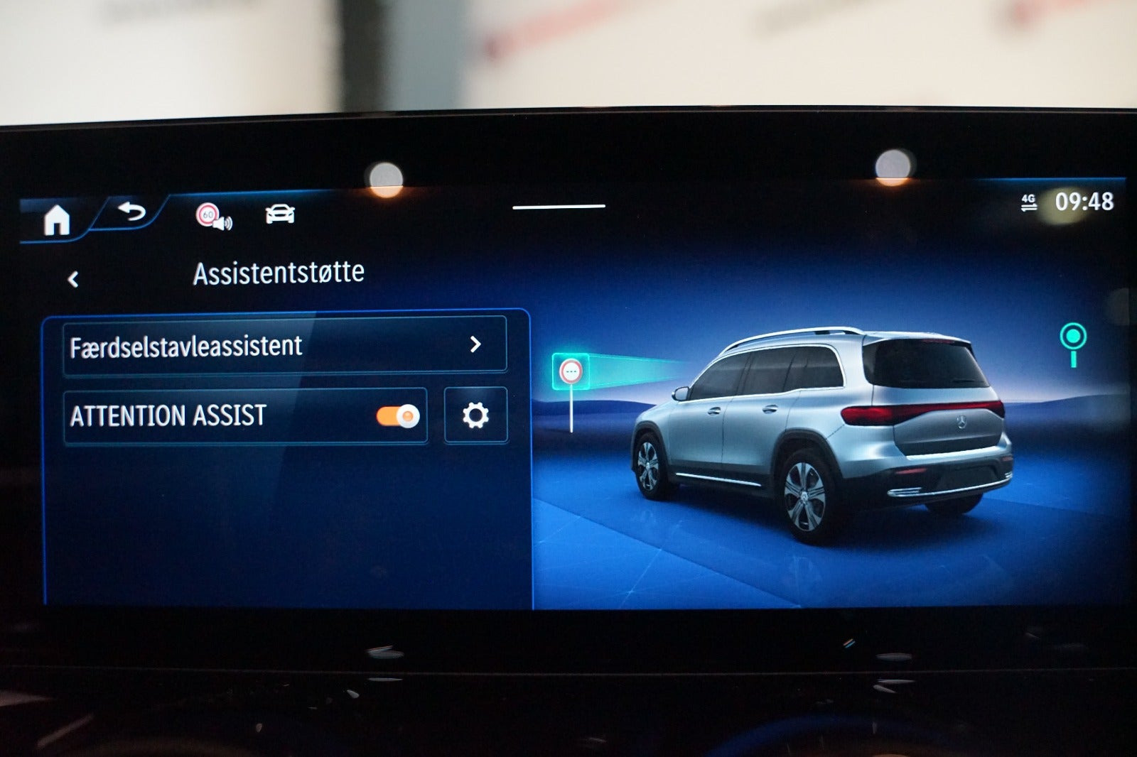 Hvid Mercedes EQB250+ fra 2024