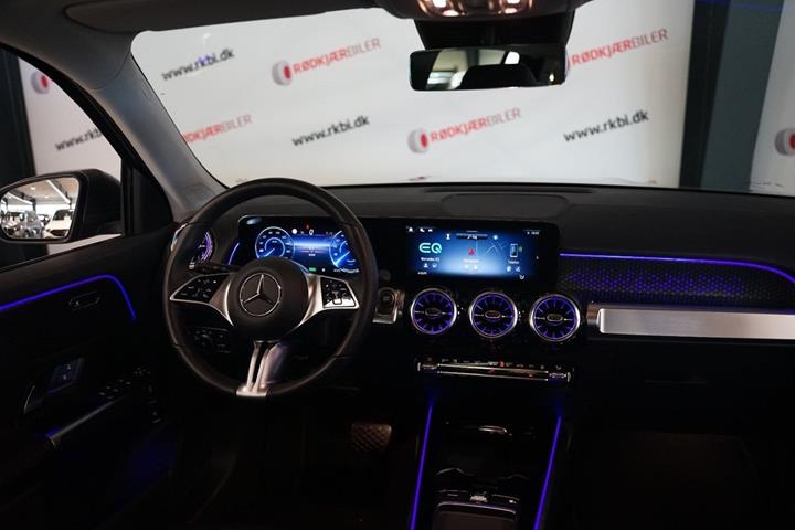 Grå Mercedes EQB250+ fra 2025