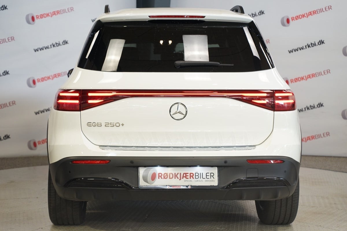 Hvid Mercedes EQB250+ fra 2025