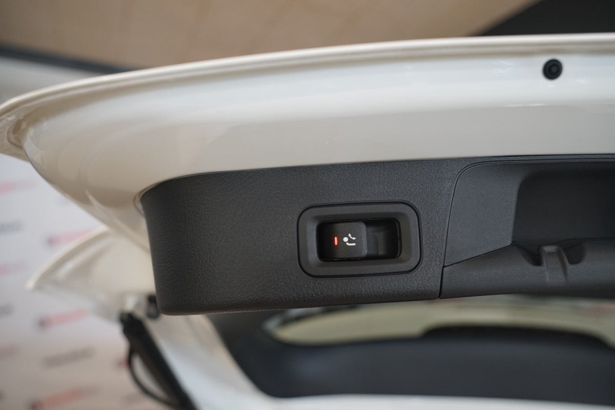 Hvid Mercedes EQB250+ fra 2025