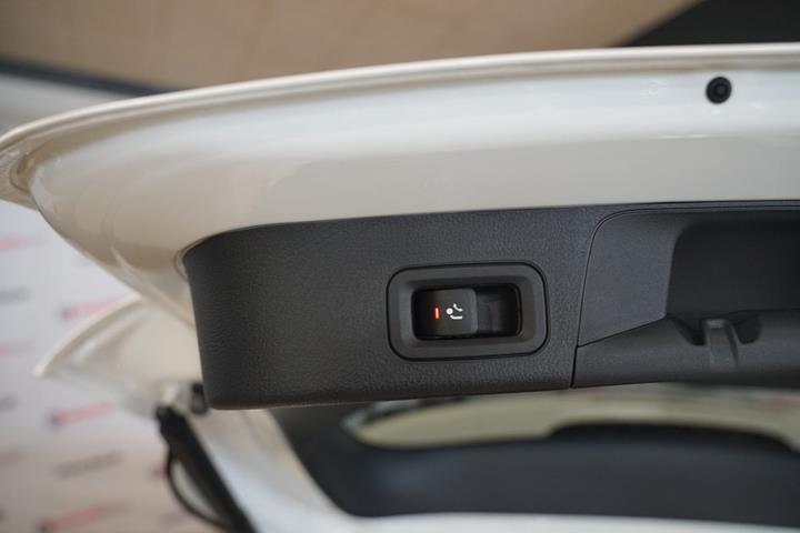 Hvid Mercedes EQB250+ fra 2025