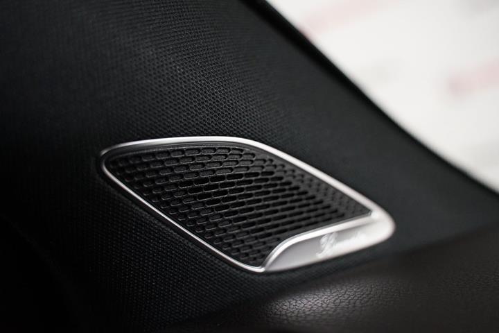 Hvid Mercedes EQA250+ fra 2025