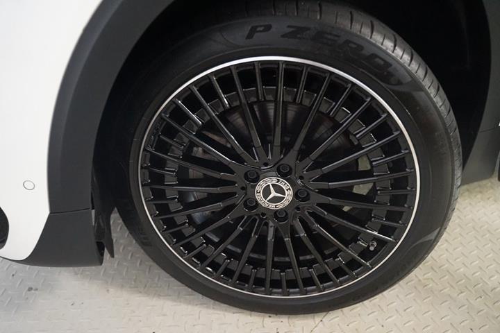Hvid Mercedes EQB250+ fra 2025