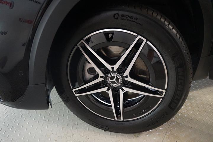 Sort Mercedes EQB350 fra 2025