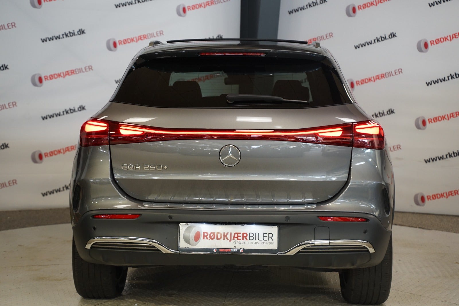 Grå Mercedes EQA250+ fra 2025