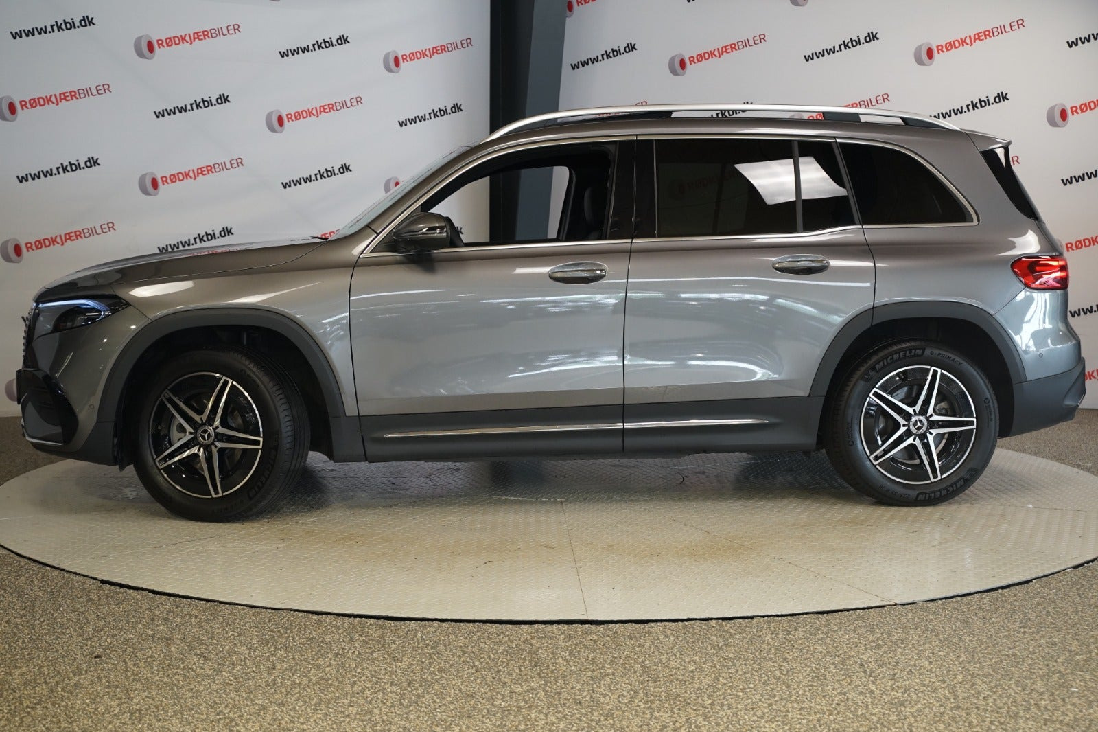 Grå Mercedes EQB250+ fra 2025