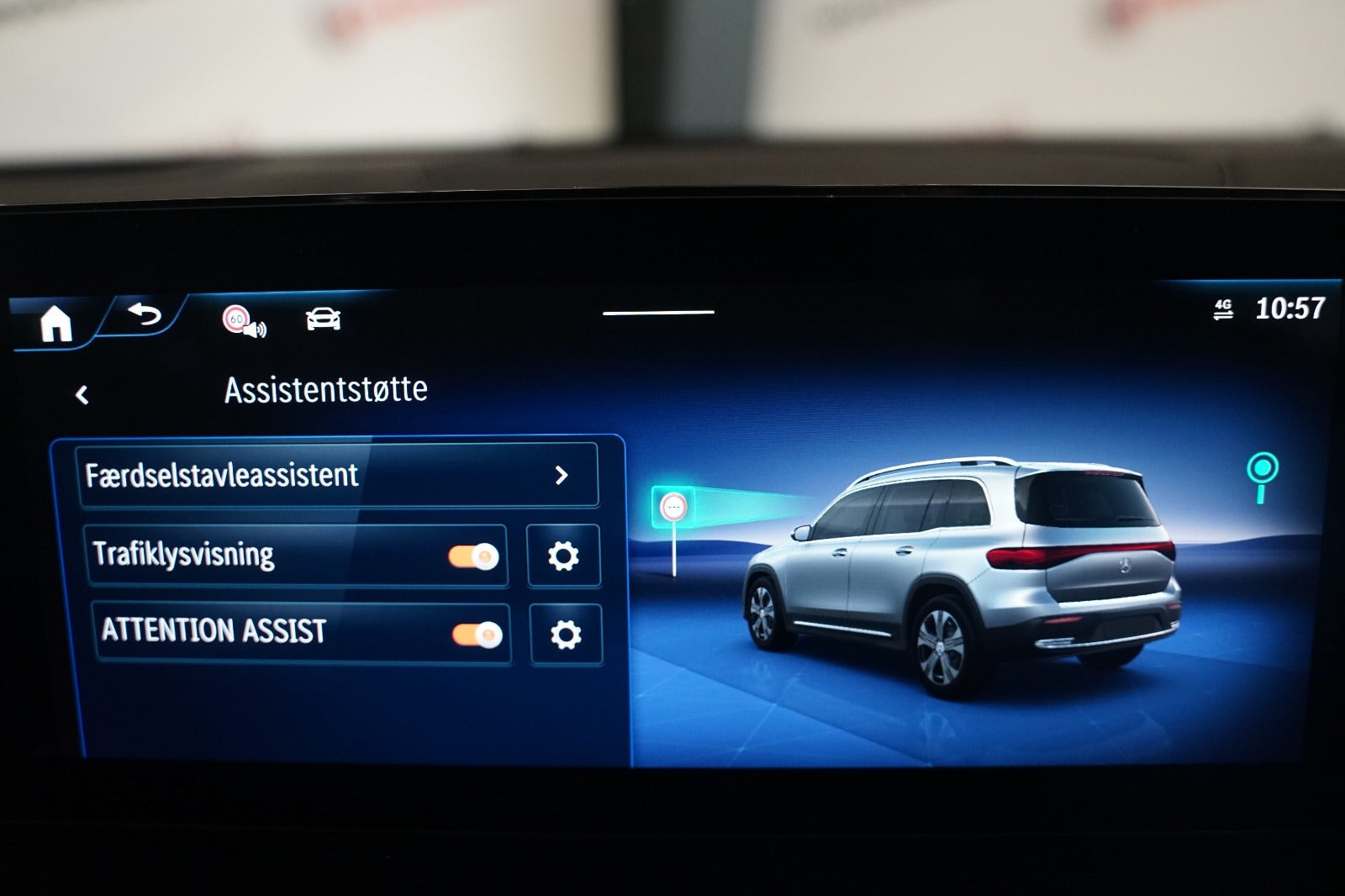 Grå Mercedes EQB250+ fra 2025