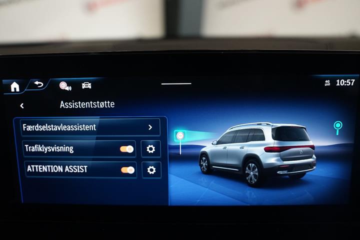 Grå Mercedes EQB250+ fra 2025