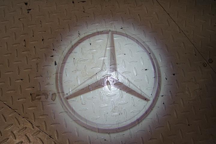 Grå Mercedes EQB250+ fra 2025
