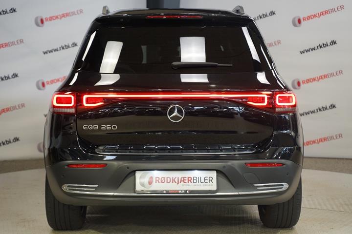 Sort Mercedes EQB250 fra 2022