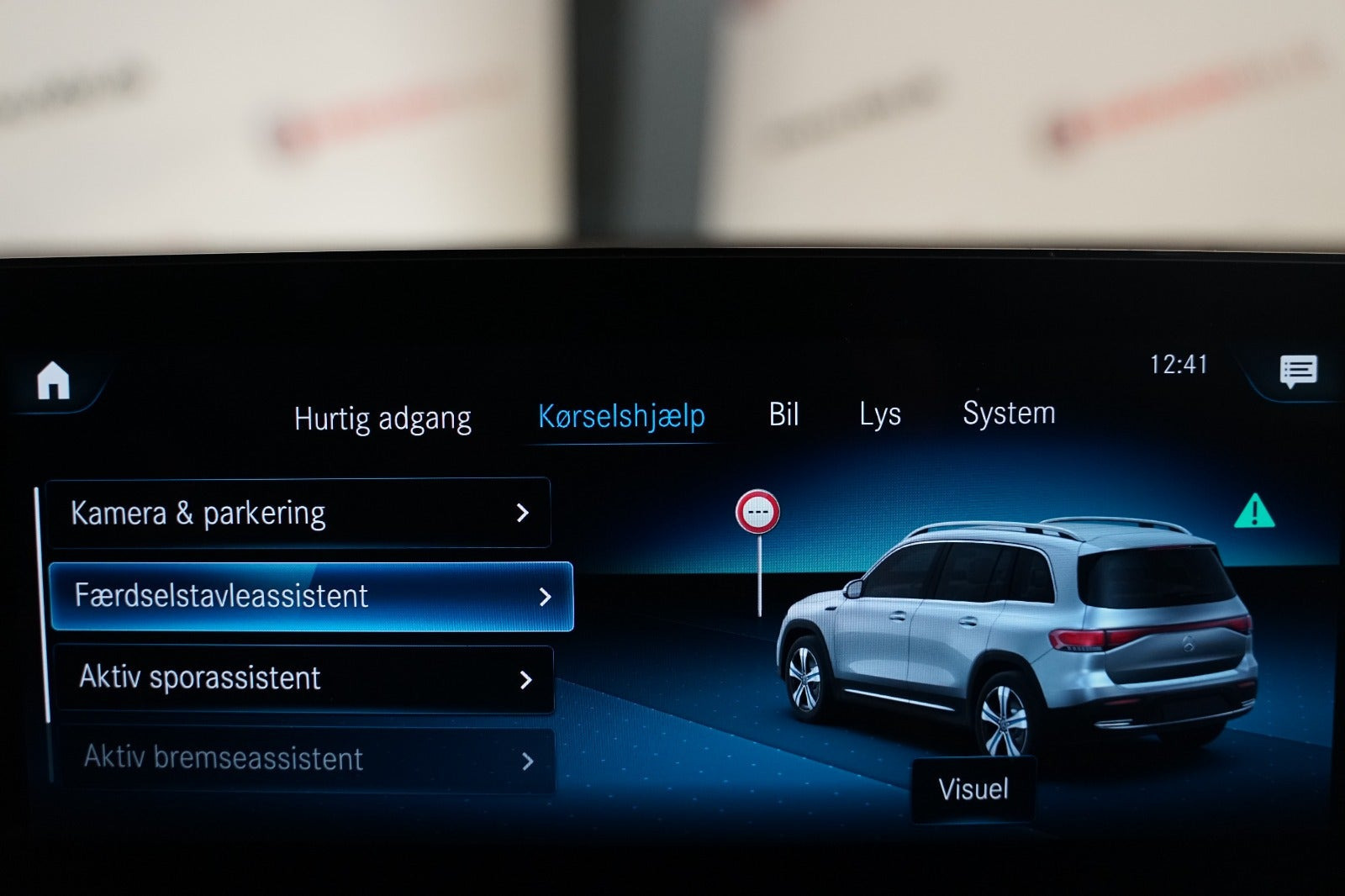Sort Mercedes EQB250 fra 2022
