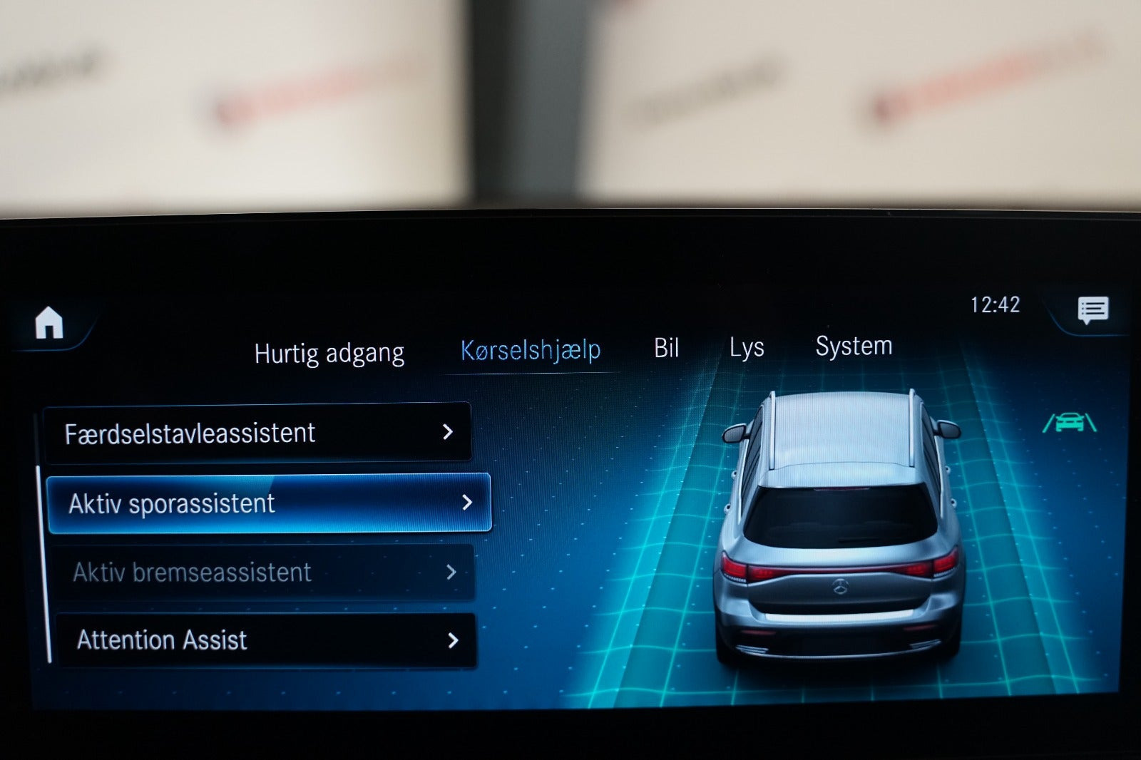Sort Mercedes EQB250 fra 2022