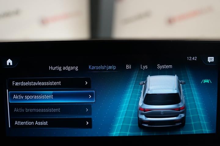 Sort Mercedes EQB250 fra 2022