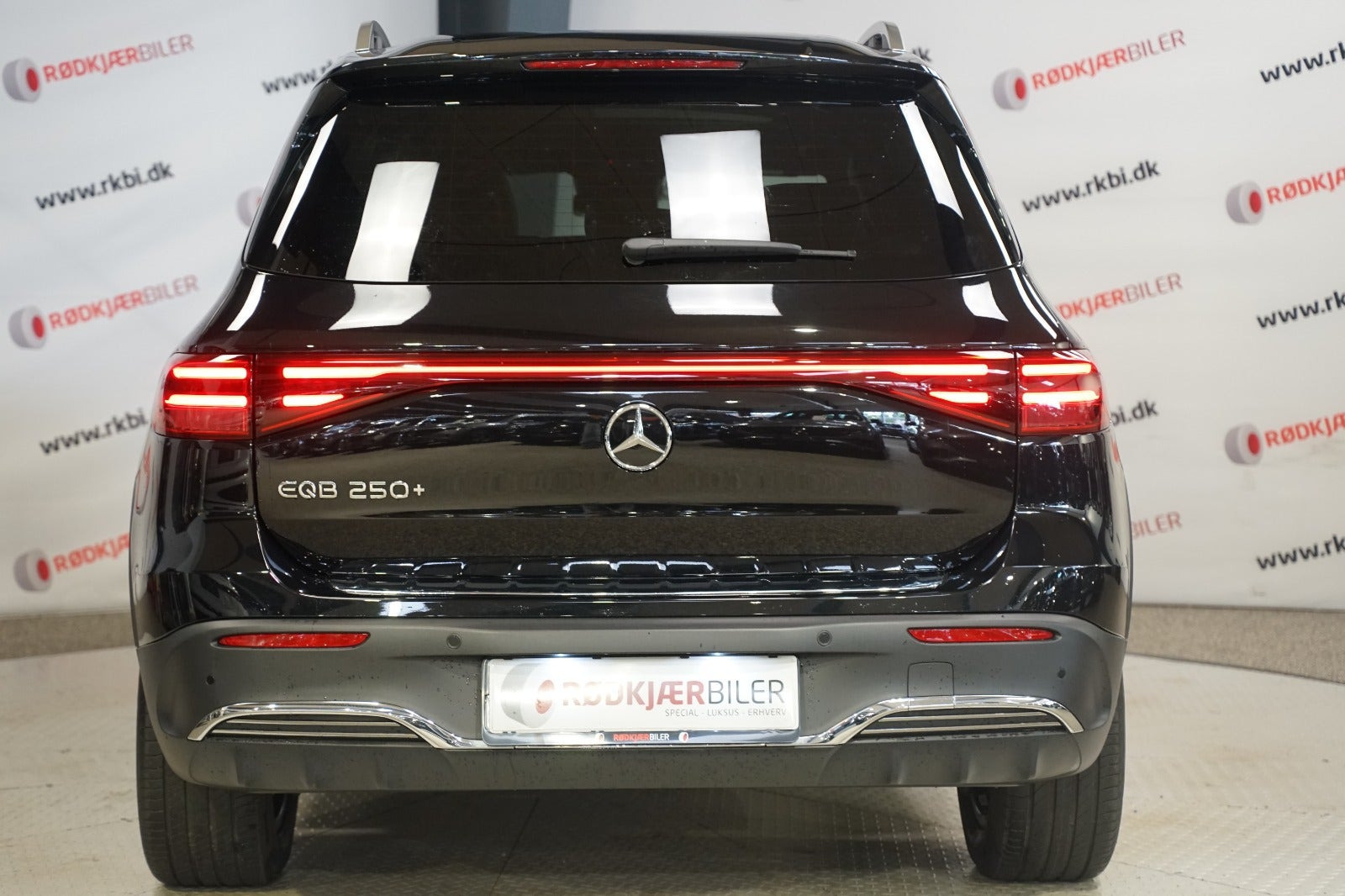 Sort Mercedes EQB250+ fra 2025