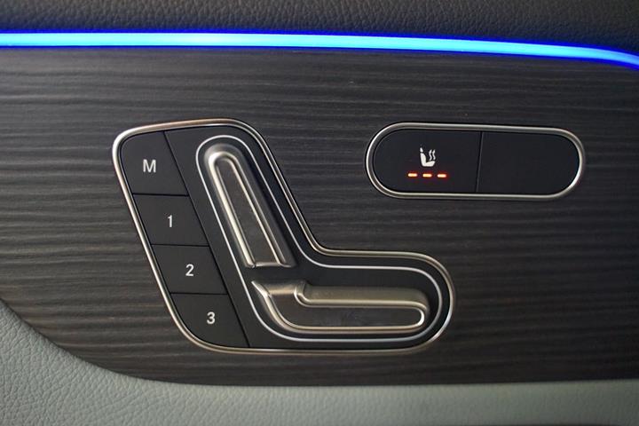 Sort Mercedes EQB250+ fra 2025