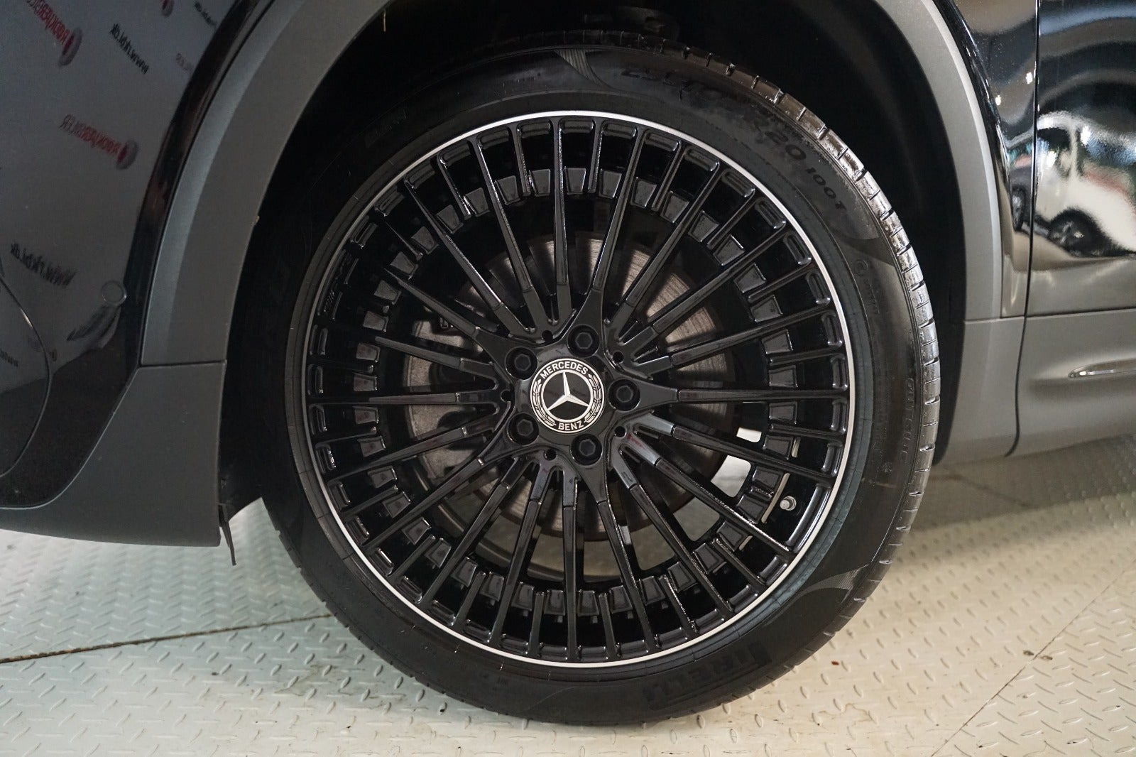 Sort Mercedes EQB250+ fra 2025