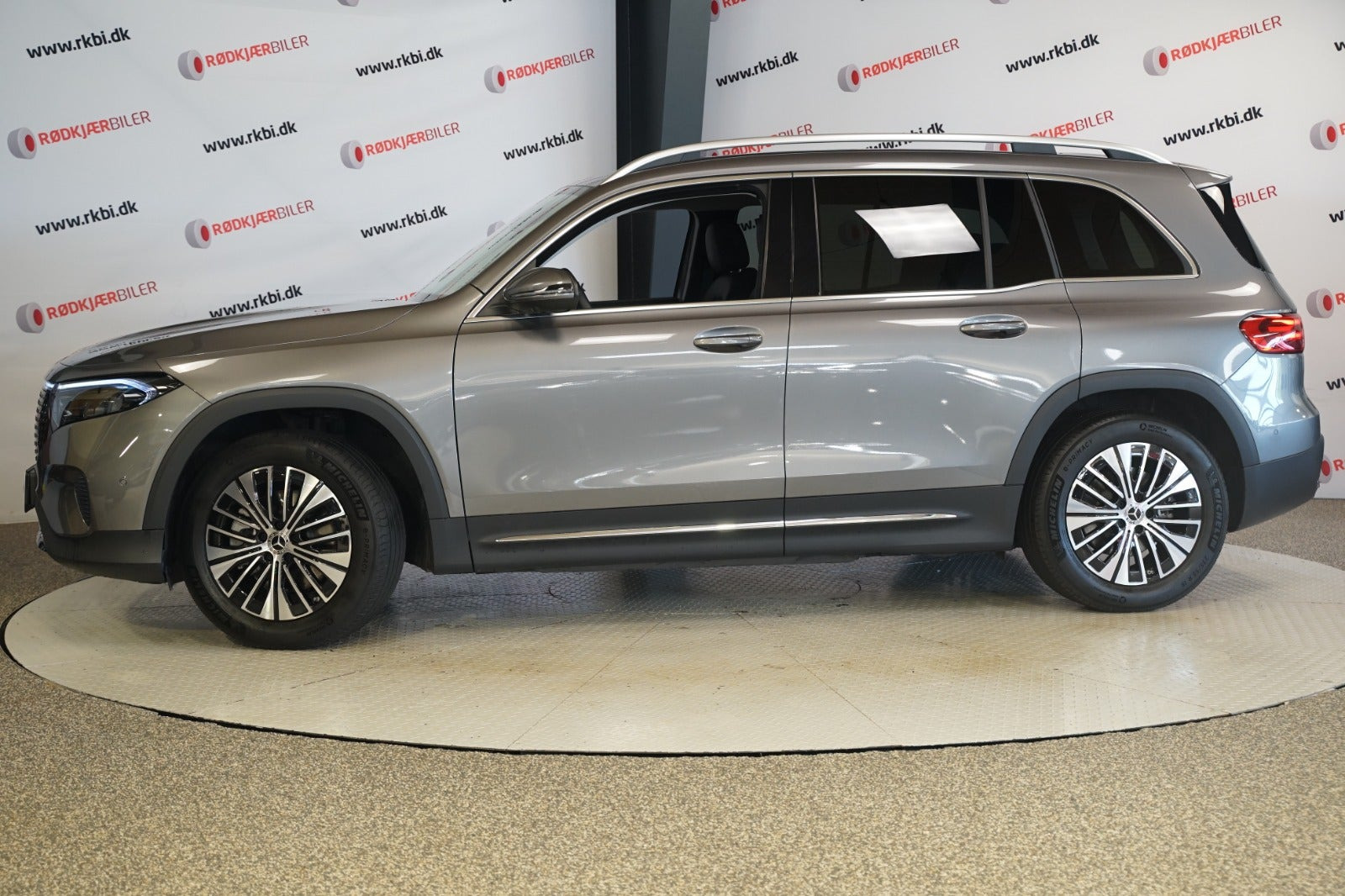 Grå Mercedes EQB250+ fra 2025