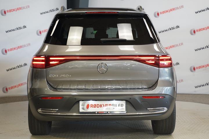 Grå Mercedes EQB250+ fra 2025