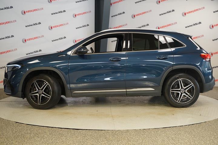 Blå Mercedes EQA250 fra 2021