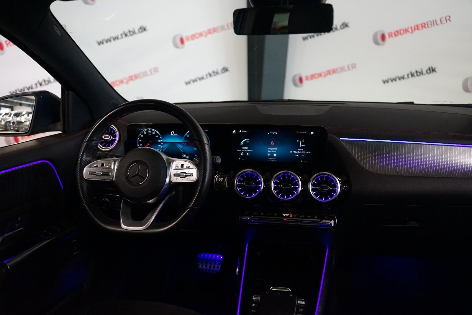 Blå Mercedes EQA250 fra 2021