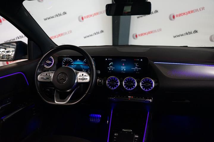 Blå Mercedes EQA250 fra 2021