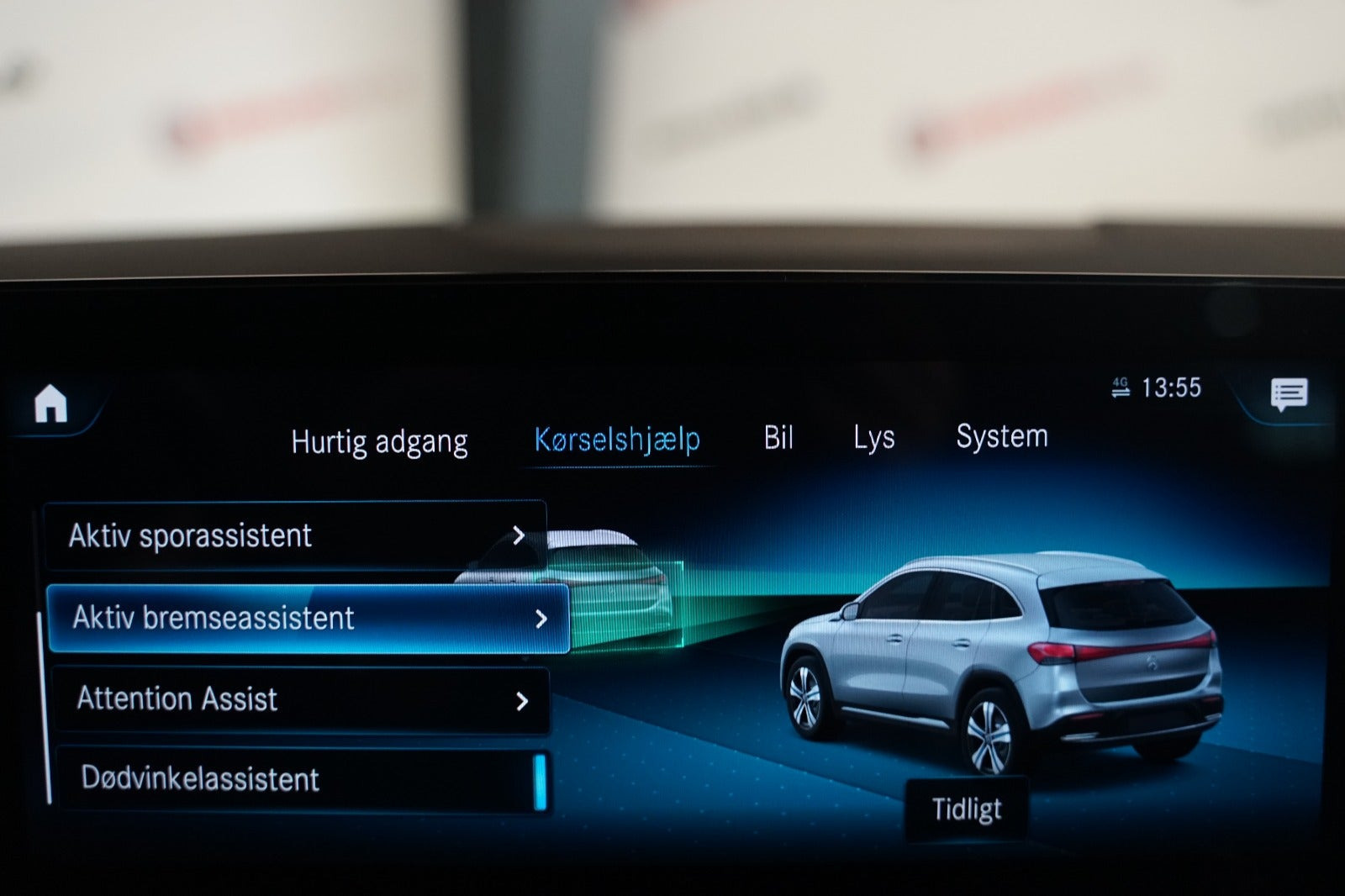 Blå Mercedes EQA250 fra 2021