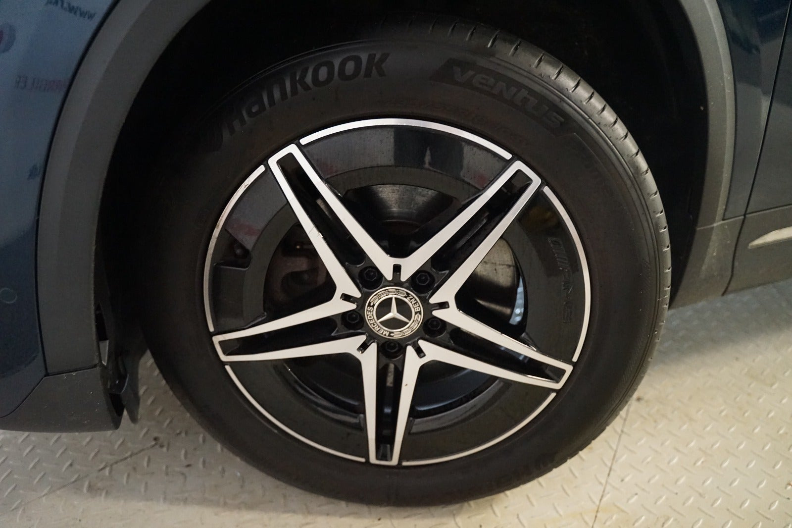 Blå Mercedes EQA250 fra 2021