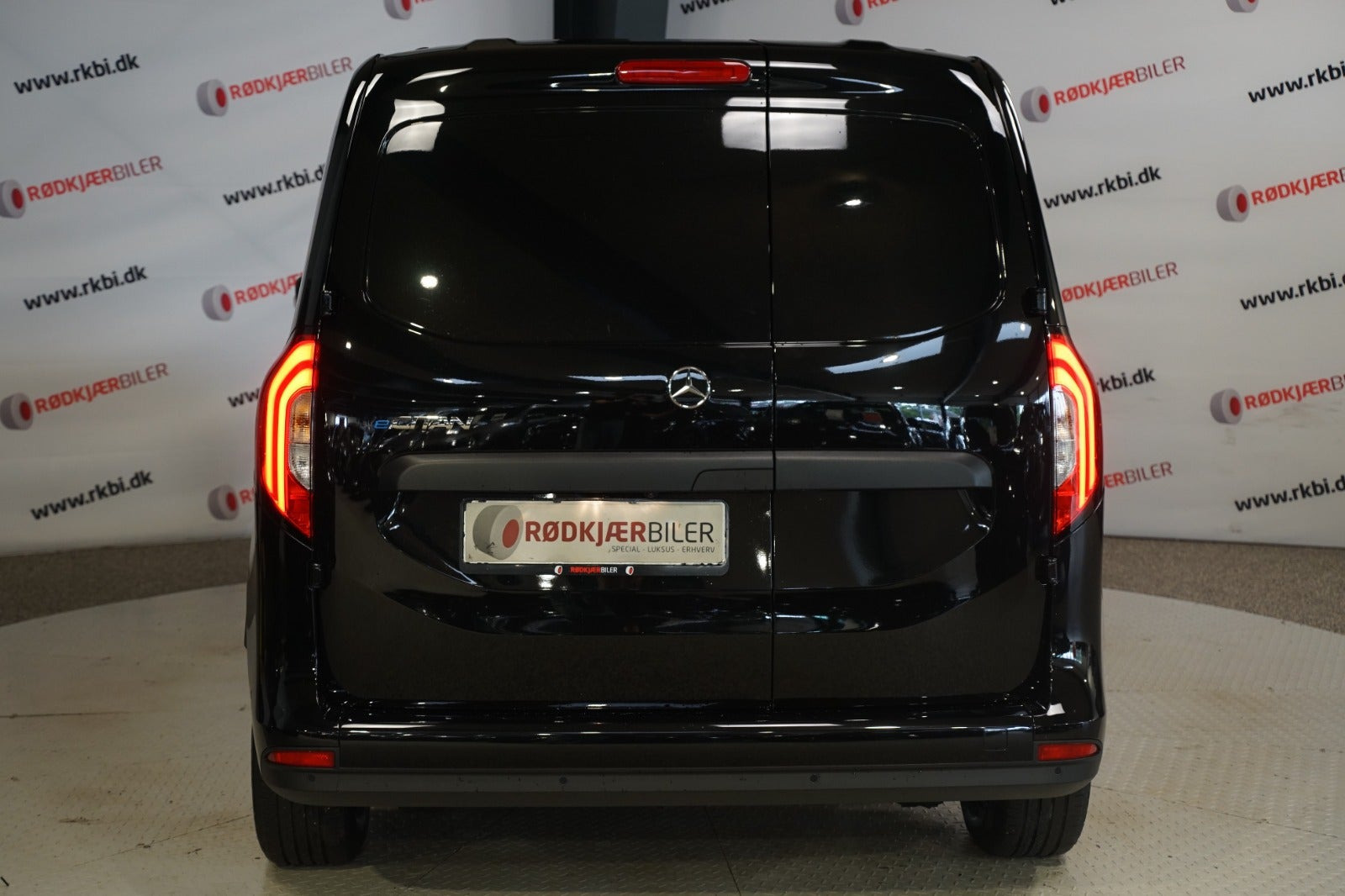 Sort Mercedes eCitan fra 2025