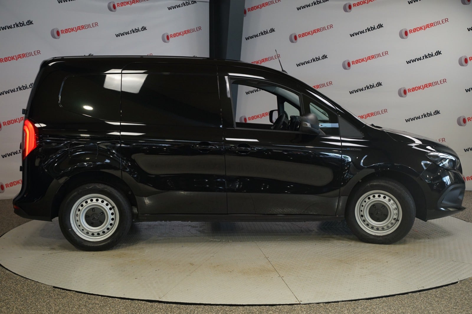 Sort Mercedes eCitan fra 2025