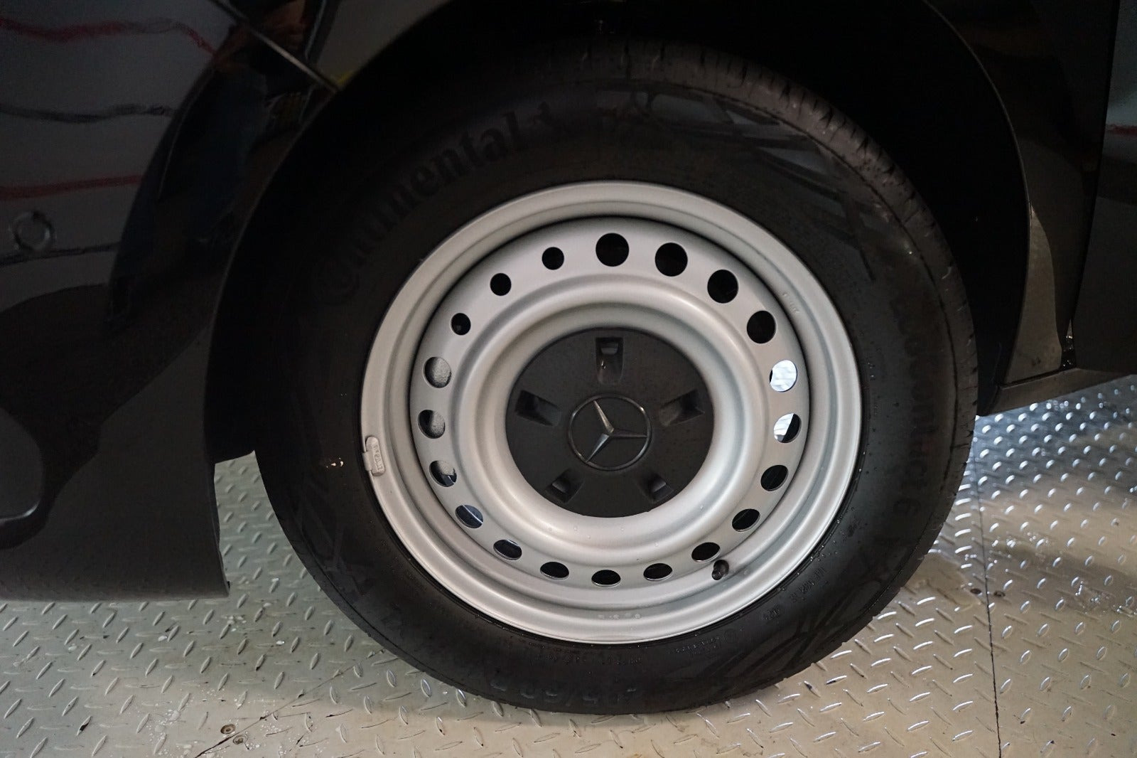 Sort Mercedes eCitan fra 2025