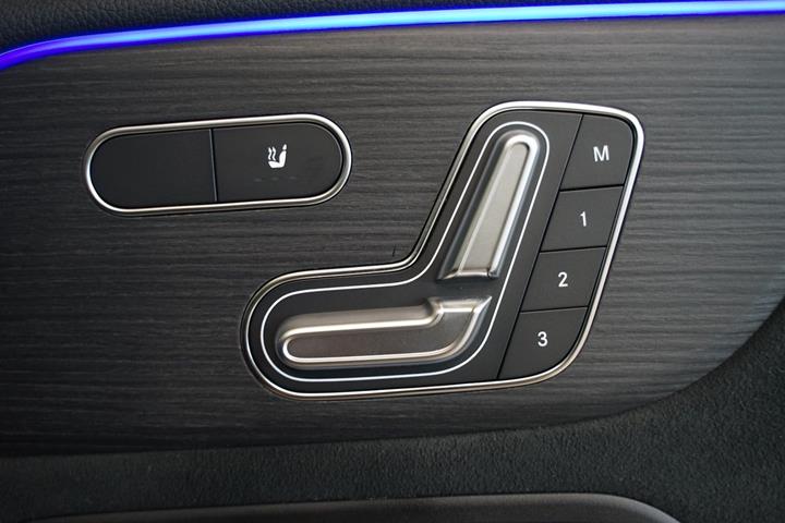 Grå Mercedes EQB250+ fra 2025
