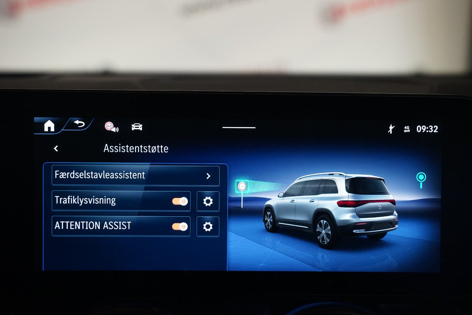 Grå Mercedes EQB250+ fra 2025