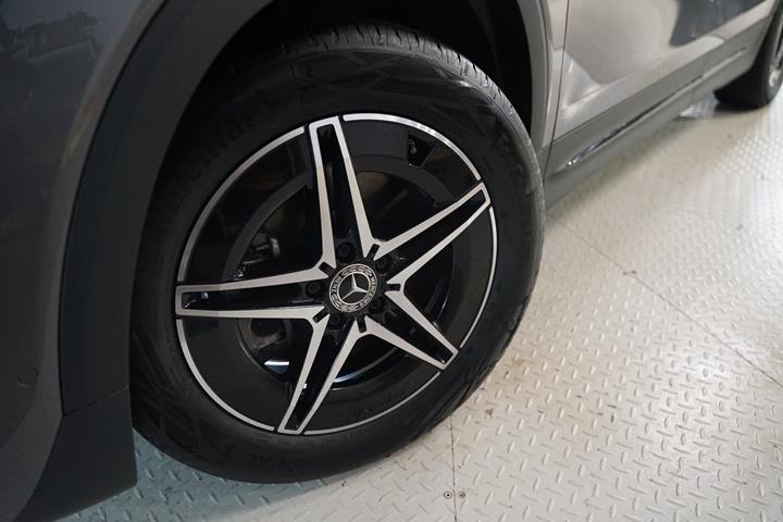 Grå Mercedes EQB250+ fra 2025