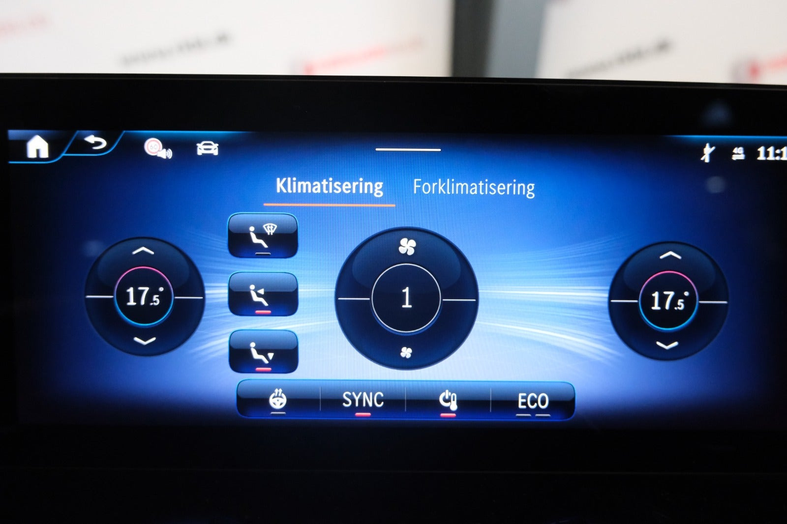 Grå Mercedes EQB250+ fra 2025