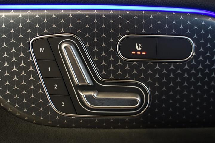 Sort Mercedes EQA250+ fra 2025